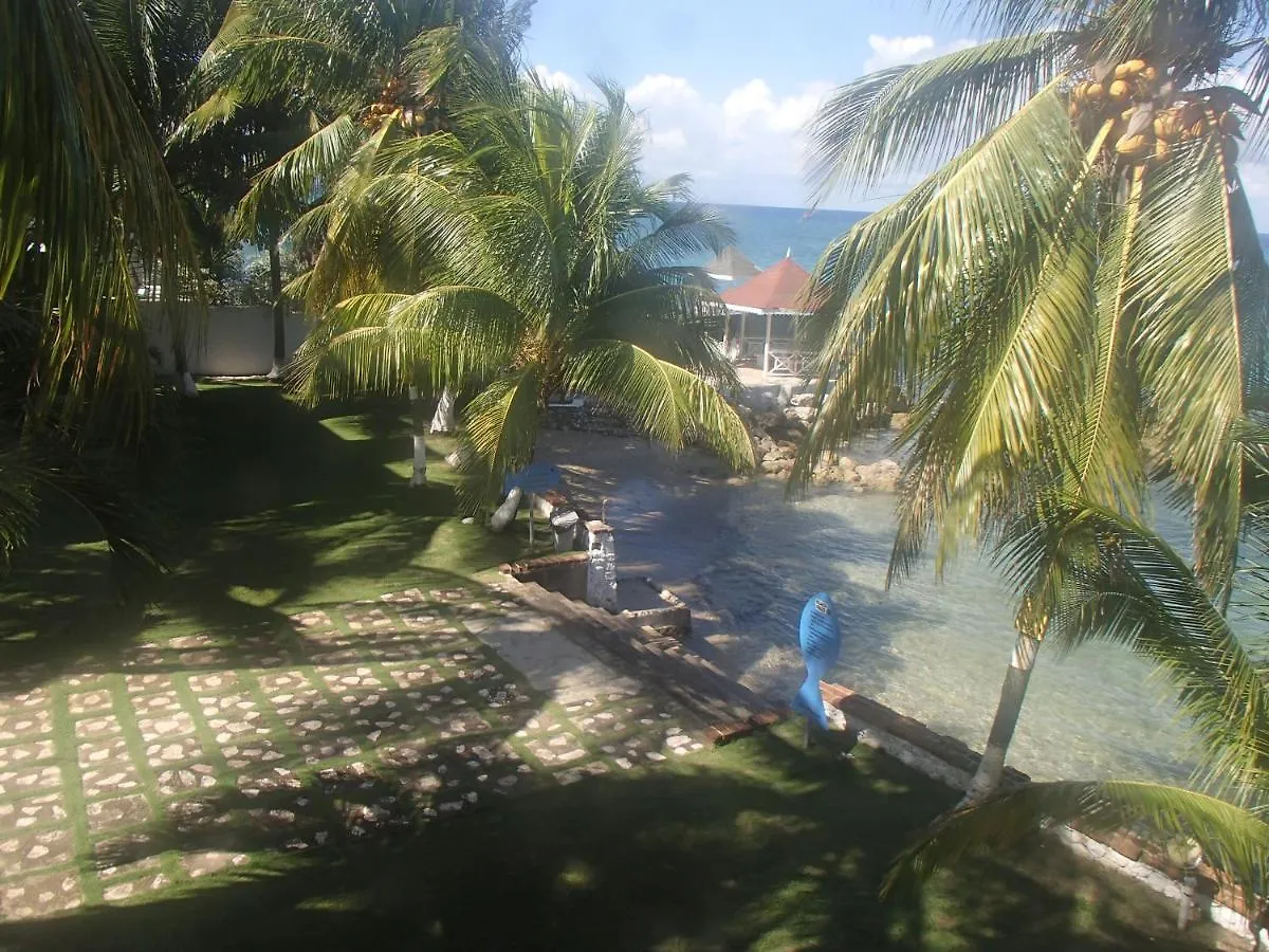 Chrisanns Beach Resort Ocho Rios Aparthotel