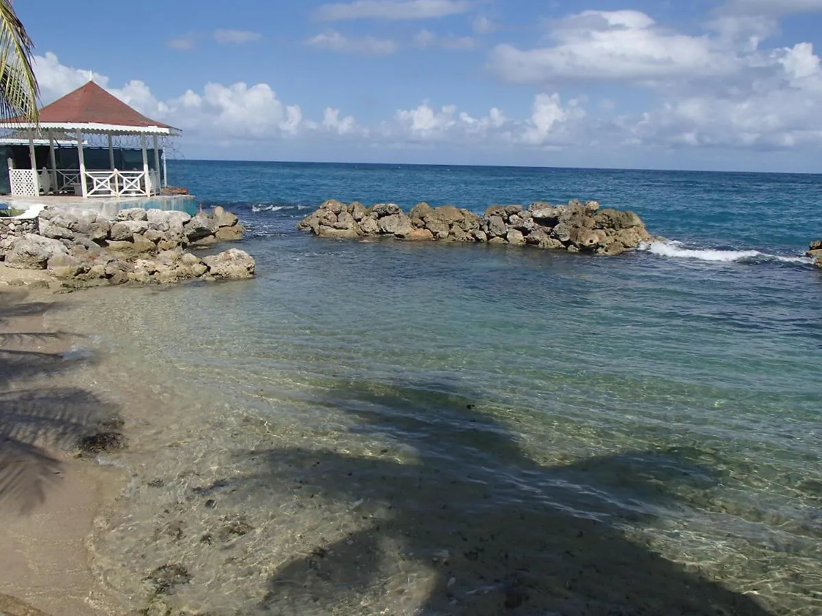 Chrisanns Beach Resort Ocho Rios