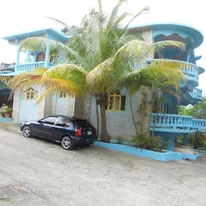 *** Hotel Cotton Tree Jamaica